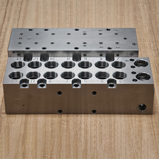 China Dongguan ISO Certified CNC Machining High Precision Steel / Brass Hydraulic Valve Block Parts